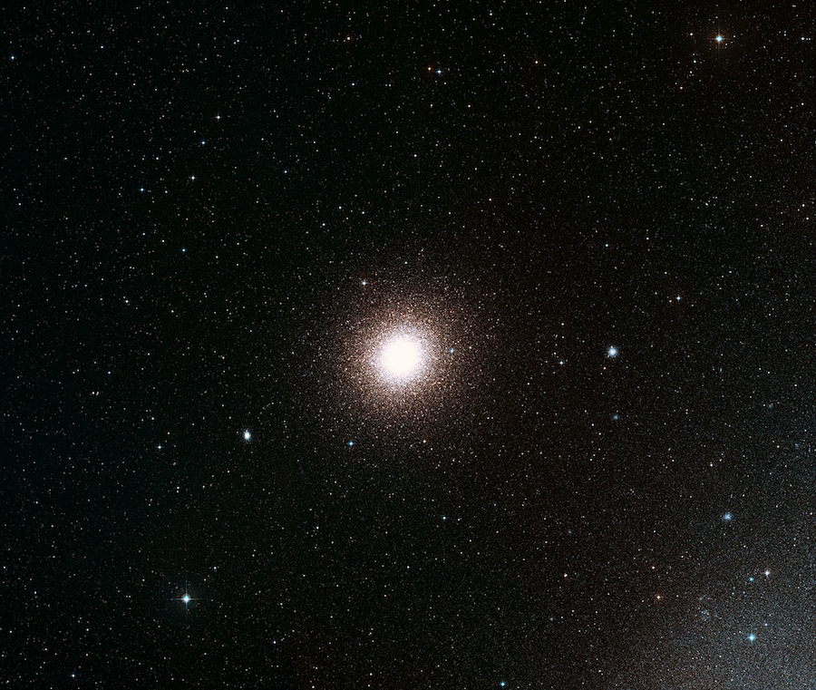 Wide-field view of the sky around the globular cluster 47 Tucanae