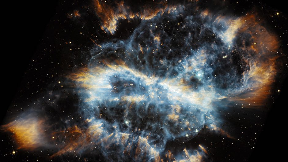 Imagem feita em 6 de Julho de 2012 pelo Hubble, mostra a Nebulosa Planetária NGC 5189. O Hubble fez grandes descobertas imageando esse tipo de objeto durante seus 25 anos de vida no espaço.