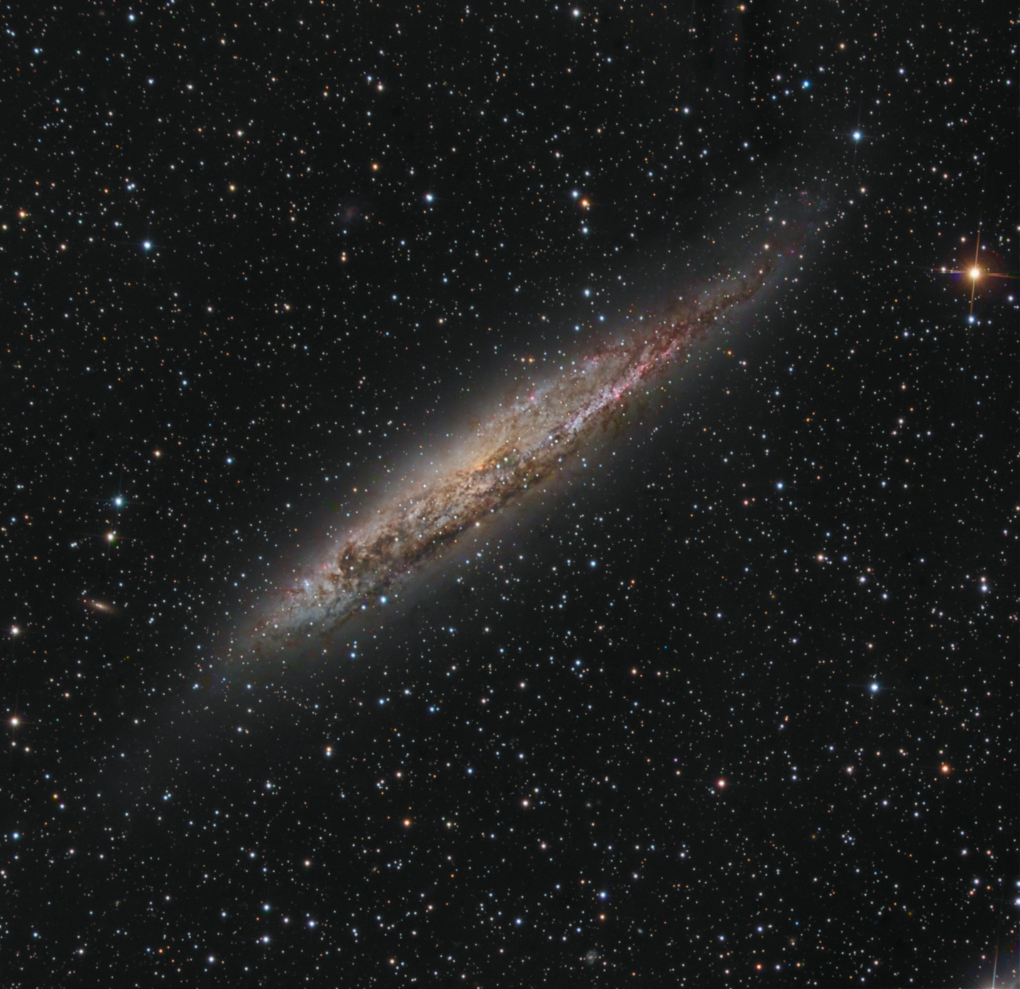 NGC-4945-LRGB-v09-Final-03_kehusmaa