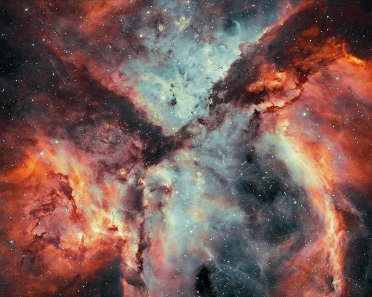 A Batalha de Estrela, Gás e Poeira na Nebulosa Carina – SPACE TODAY ...