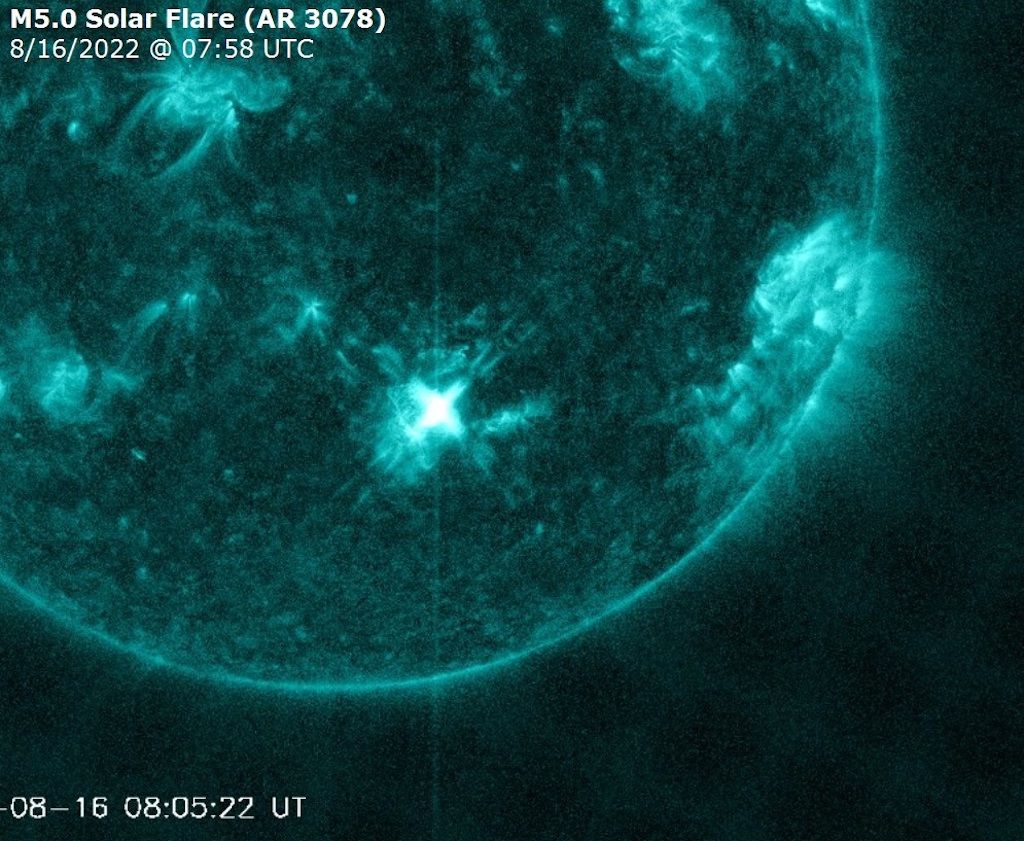 Вспышка на солнце 2023 ноябрь. Снимок солнца. Солнечные вспышки. Вспышки на солнце. Вспышка на солнце 2023.