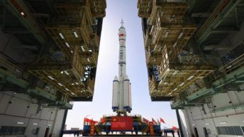 LANÇAMENTO SHENZHOU-18 - 3 TAIKONAUTAS RUMO A ESTAÇÃO CHINESA TIANGONG